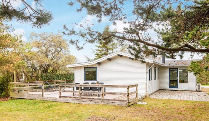 Vintage Holiday Home in Jutland With Indoor Whirlpool