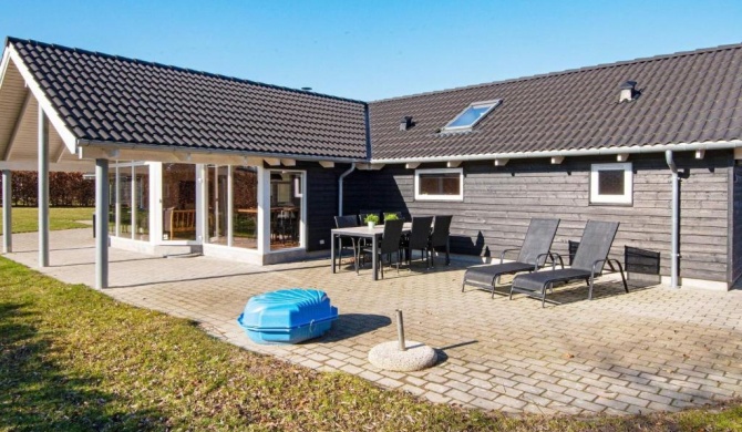 Five-Bedroom Holiday home in Ebeltoft 2