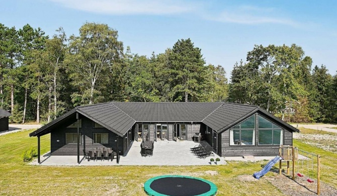 Eight-Bedroom Holiday home in Frederiksværk