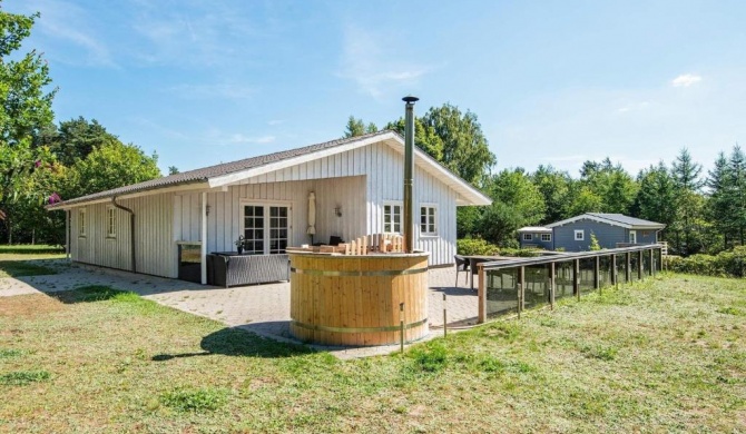 Four-Bedroom Holiday home in Glesborg 12