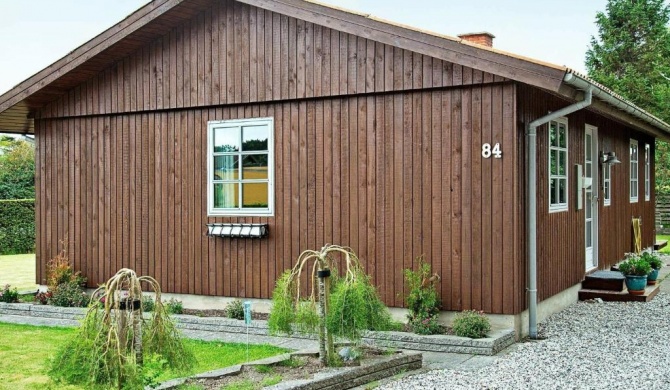 Vintage Holiday Home in Grenaa Jutland with Roofed Terrace