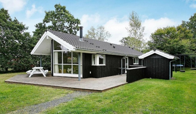 Cozy Holiday Home in Hadsund Near Family friendly Beach