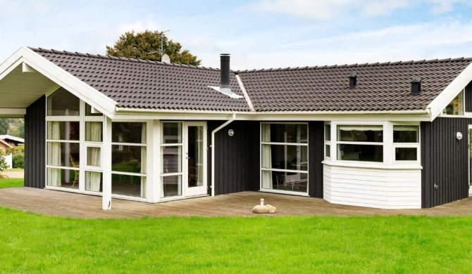 Three-Bedroom Holiday home in Hejls 7