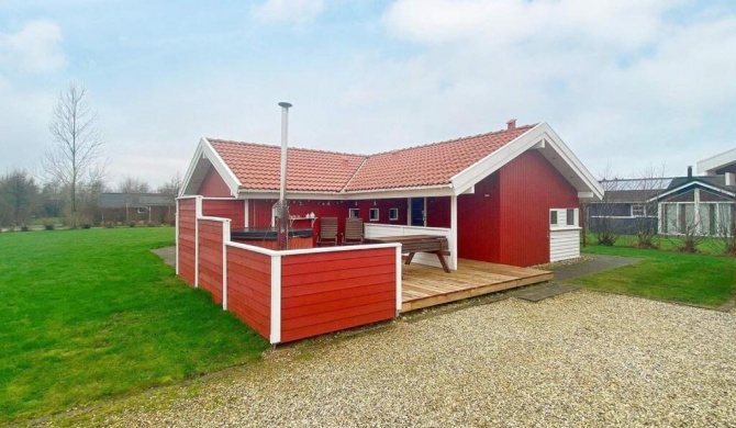 Pleasing Holiday Home in Hemmet with Whirlpool