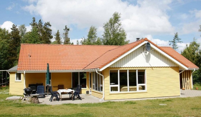 Vintage Holiday Home in Hojslev Jutland with Sauna