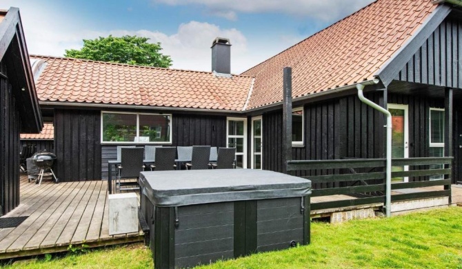 Homely Holiday Home in Juelsminde with Sauna