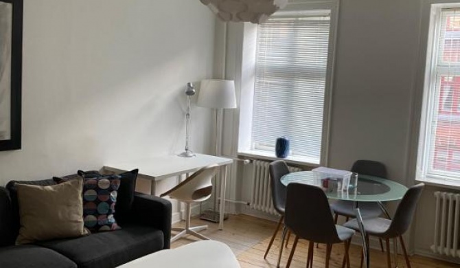 Bright 2-bedroom apartment at elegant Østerbro