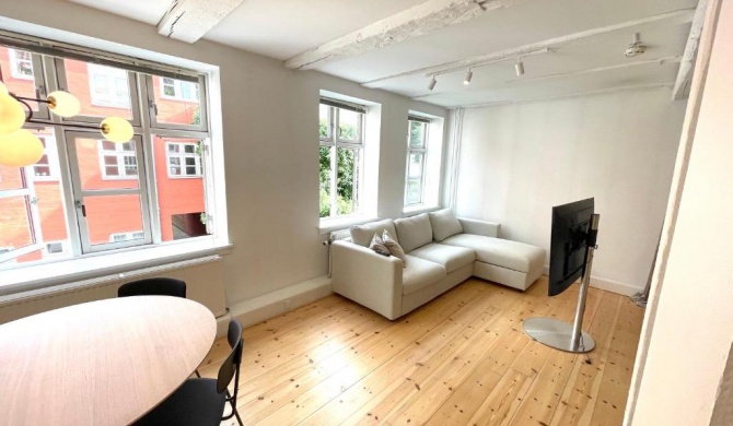 Cozy Apt · Heart of CPH · Next to Queens Palace & Shopping Street