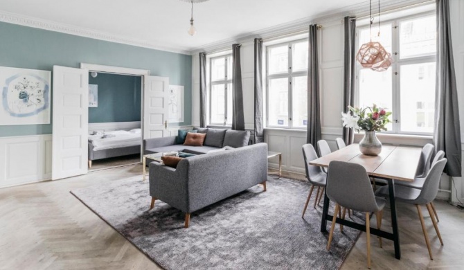 Heart of CPH · 172SQM · Next to DK parliament · Luxury