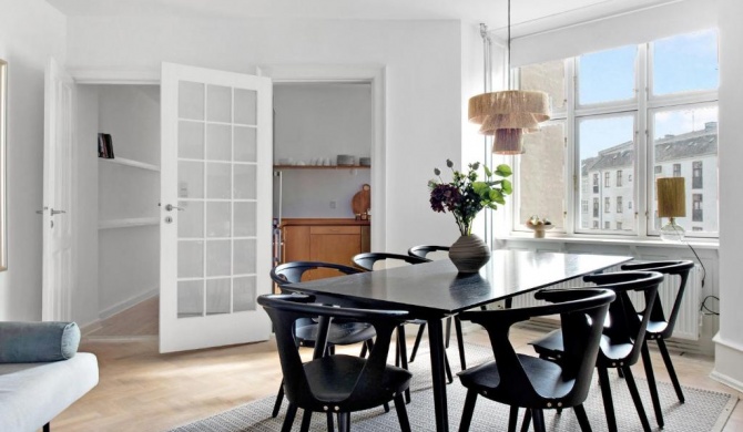 Spacious Three-bedroom Apartment in the Iconic Historical Part of Copenhagen