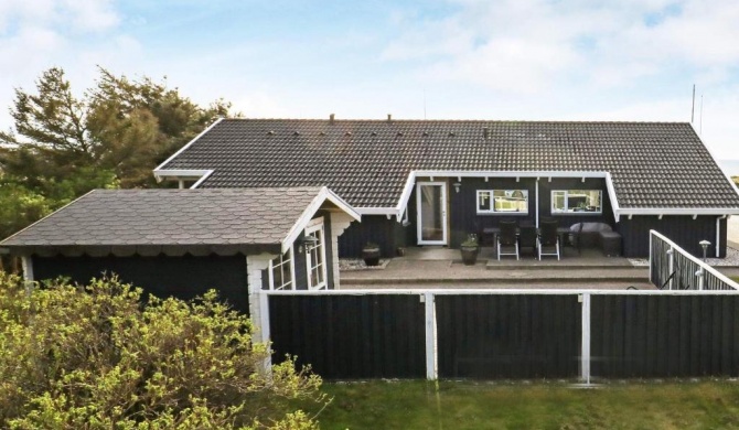 Three-Bedroom Holiday home in Væggerløse 44