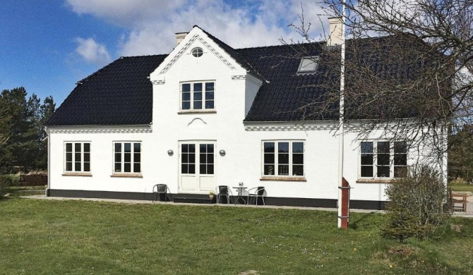 Five-Bedroom Holiday home in Oksbøl 3