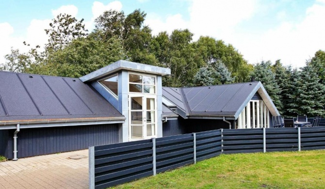 Four-Bedroom Holiday home in Oksbøl 17