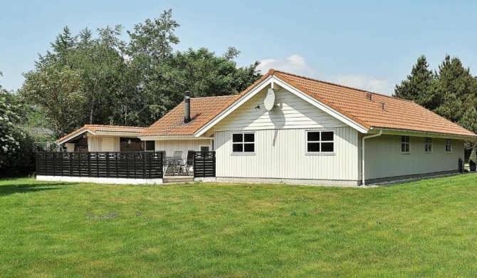 Picturesque Holiday Home in Oksb l with Sauna