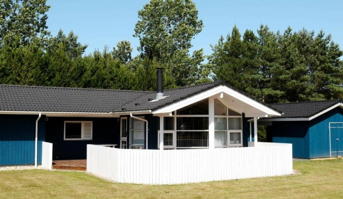 Three-Bedroom Holiday home in Oksbøl 17