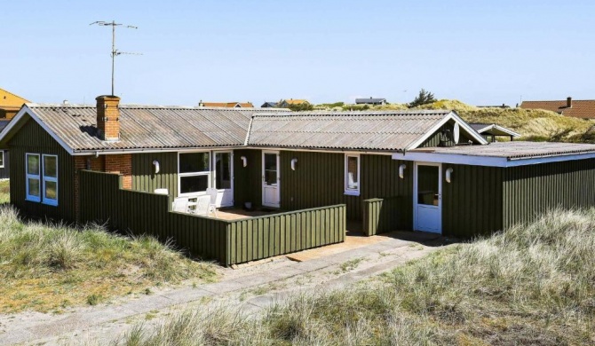 Charming Holiday Home Near the Sea in Ringk bing
