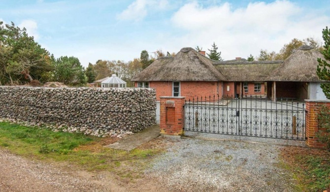 Luxury Holiday Home in R m with Jacuzzi