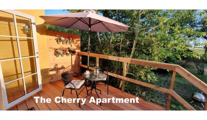 The Cherry Apartment - 'Den Gule Svane' Guest House near Rønne & Beach