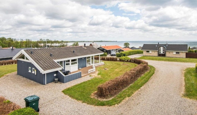 Three-Bedroom Holiday home in Sjølund 4