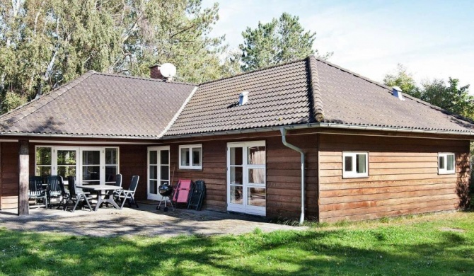 Modern Holiday Home in Store Fuglede with Garden