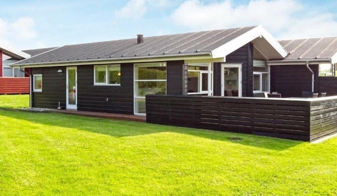 Modern Holiday Home in Tranek r Overlooking Lush Lawn